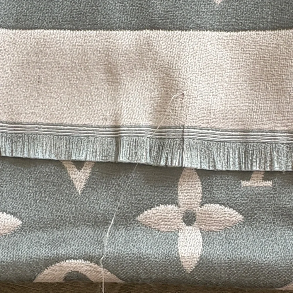 Gray and Pink Fashion Scarf - Picture 5 of 11